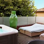 La Loggia Historic Hotel 3*