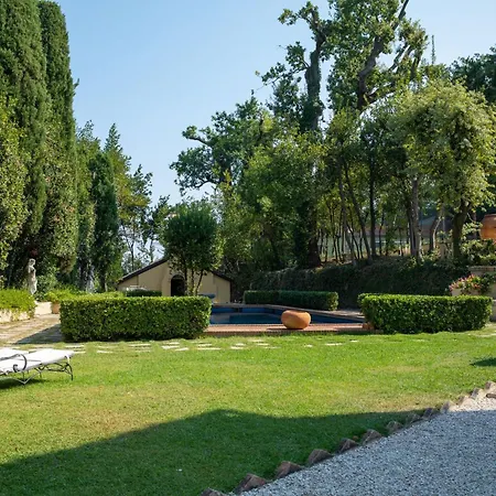 La Loggia Historic Hotel 3*